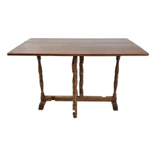 1950s Traditional Americana Maple Drop Leaf Gate Leg Dining Table. For Sale