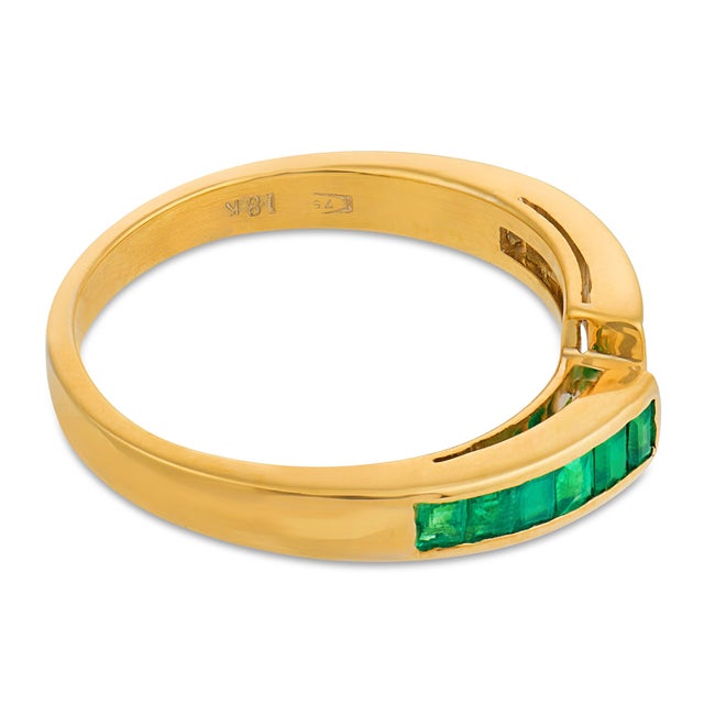 1980s Vintage Diamond Emerald 18k Yellow Gold Band, Size 6.5 For Sale - Image 5 of 7