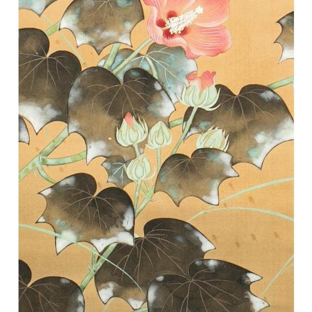 Japanese Japanese Meiji Two-Panel Screen With Hibiscus Flowers on Gold Silk, Signed Toshiko, C. 1900 For Sale - Image 3 of 5