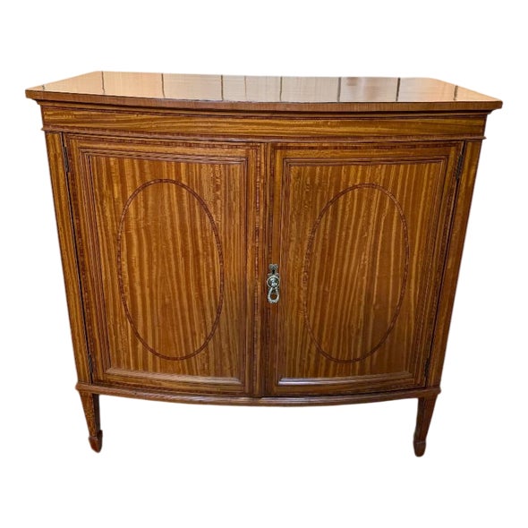 English-Style Sideboard in Solid Wood For Sale