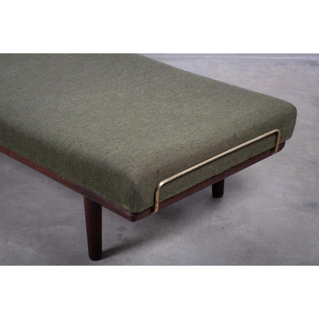 Mid-Century Danish Model GE19 Daybed in Teak attributed to Hans J. Wegner for Getama, 1960s For Sale - Image 4 of 12