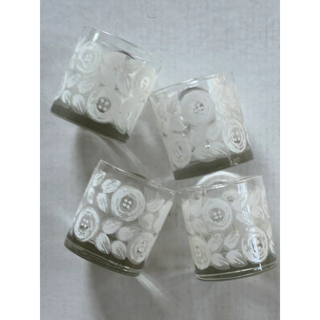 1980s Vintage Spring Flower Glasses- 4 Pieces For Sale - Image 5 of 9
