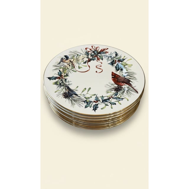 Late 20th Century 70-Piece Lenox Winter Greetings Holiday China Service – Estate Collection With Serving Pieces – Ivory Porcelain & 24k Gold For Sale - Image 5 of 18