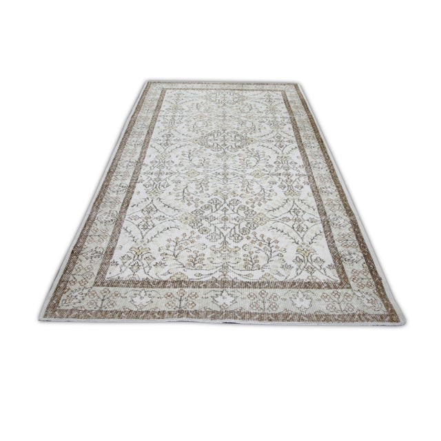 Vintage Turkish Rug 5'3" x 8'9" For Sale In Houston - Image 6 of 7