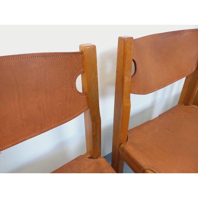 Mid-Century Modern Vintage Chairs in Elm and Leather from Maison Regain, 1970s-1980s, Set of 4 For Sale - Image 3 of 18