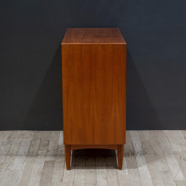 Mid-Century e.w. Bach Tall Teak Dressers With Sculpted Handles c.1950 For Sale - Image 9 of 18