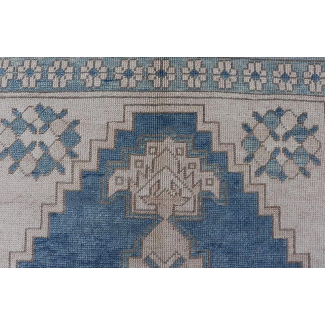 Mid 20th Century Vintage Turkish Oushak Rug With Medallion Design in Blue, Lt. Blue & Ivory For Sale - Image 12 of 13