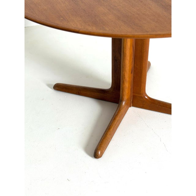 Wood Round Extendable Teak Table from Skovby, 1960s For Sale - Image 7 of 10