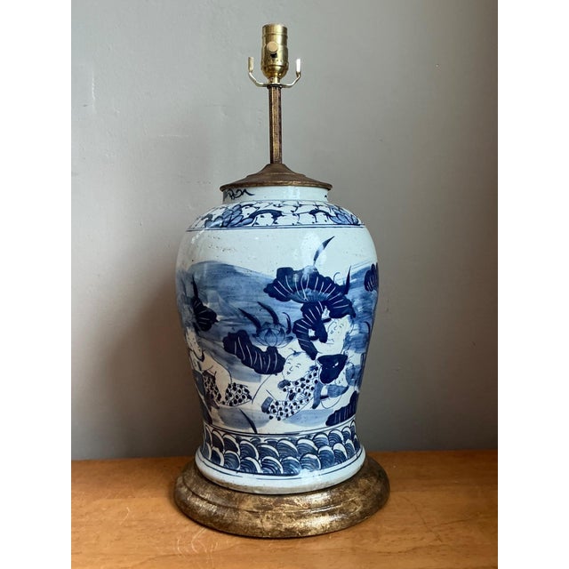 This elegant vintage-style ceramic table lamp captures the timeless beauty of traditional Chinese blue-and-white porcelain...