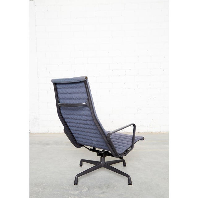 Black EA124 Chair and EA125 Ottoman by Charles & Ray Eames for Vitra/Herman Miller, 1980s, Set of 2 For Sale - Image 8 of 18