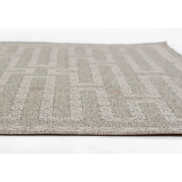 Contemporary Momeni Contemporary Indoor/Outdoor Hampton Garden Rug in Grey, 5'3" x 7' For Sale - Image 3 of 7