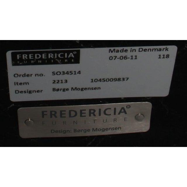 Model 2213 3-Seater Sofa in Black Leather by Børge Mogensen for Fredericia, 2011 For Sale - Image 6 of 8