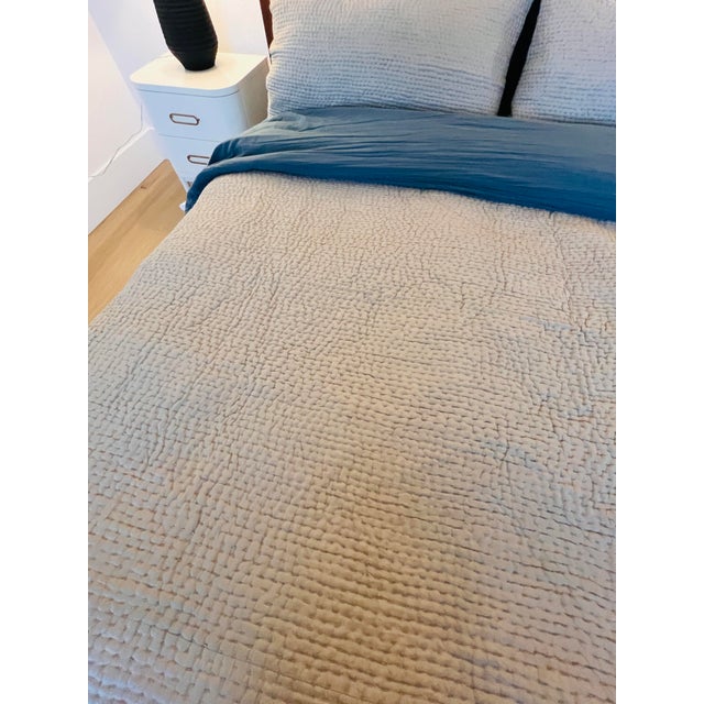 2020s Restoration Hardware Silk Pick Stitch Quilt With King Shams – Mist For Sale - Image 5 of 7