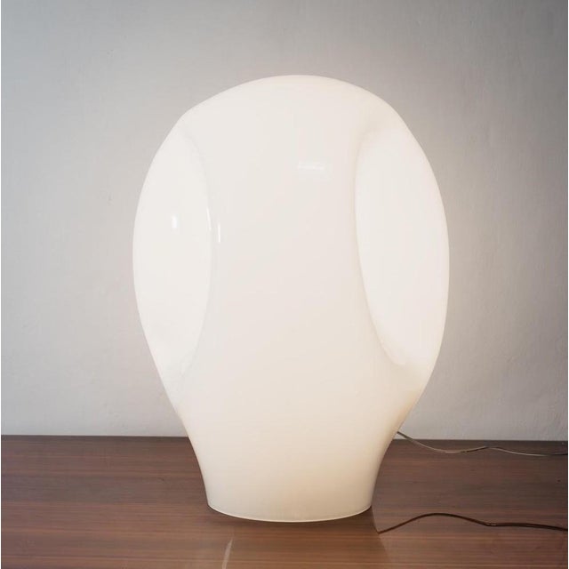 Wonderful table lamp made entirely of Murano glass, made by Luciano Vittosi for Vittosi lighting at a moment's notice. The...
