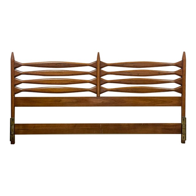 Vintage Heritage Furniture MCM Pointed King Headboard Mid Century Modern Bed For Sale