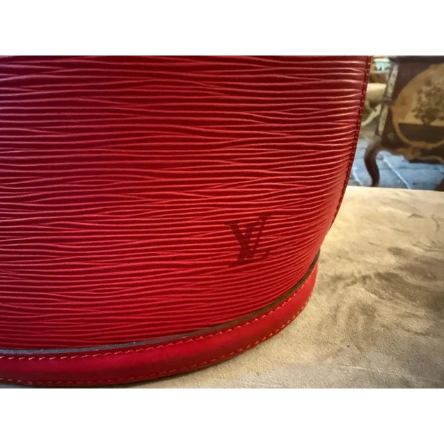 A 1995 Vintage Louis Vuitton Castillan Red Epi Leather Cluny Shoulder Bag For Sale - Image 15 of 17