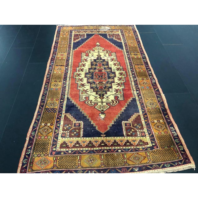 Vintage Traditional Turkish Anatolian Wool Rug For Sale - Image 4 of 11