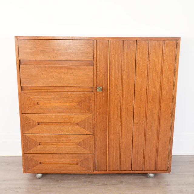 1960s 1960s American of Martinsville 6-Drawer Gentleman's Chest For Sale - Image 5 of 15