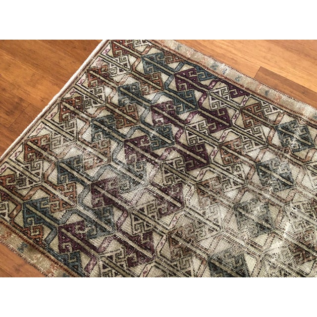 1960s Vintage Rug | Chevron Motifs | Zeki Muren Design | 3'3" X 5'7" For Sale - Image 5 of 6