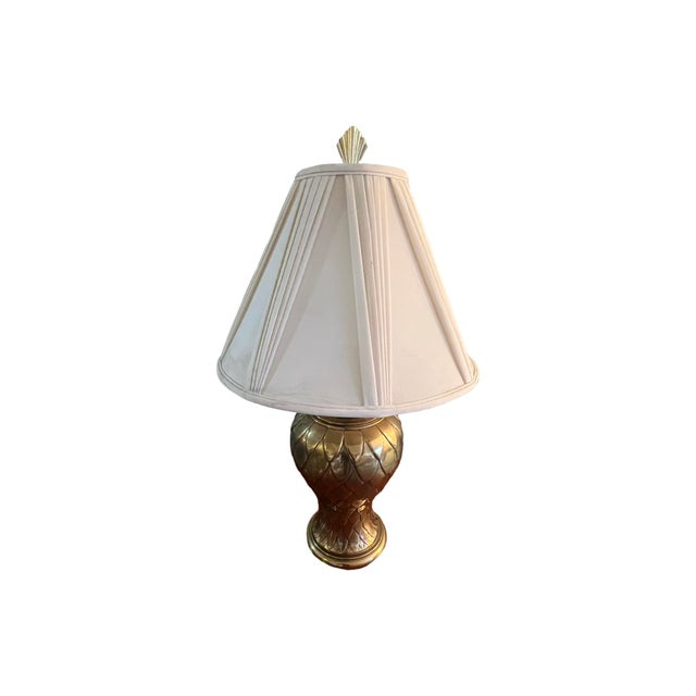 We have for your consideration a very beautiful pair of vintage table lamps from around the 1970s. Manufacture is unknown...