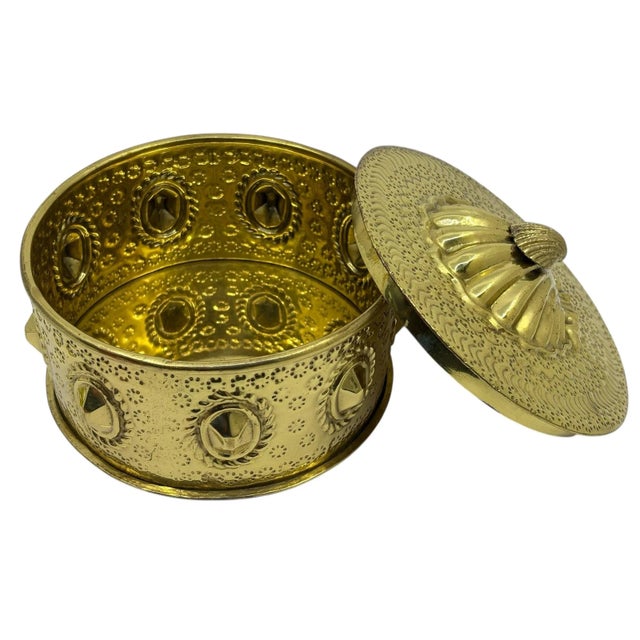 Late 20th Century Vintage Brass Shell Designed Trinket/ Jewelry Box For Sale - Image 5 of 9