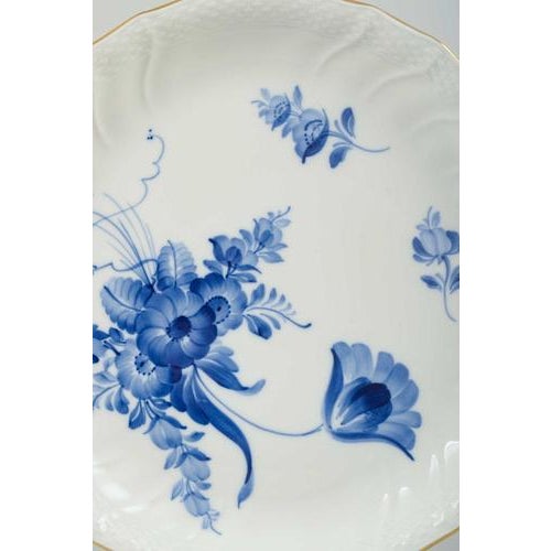 Royal Copenhagen. Serving dish in “Blue Flower Curved” with gilt rim. Porcelain, hand-painted in underglaze blue with...