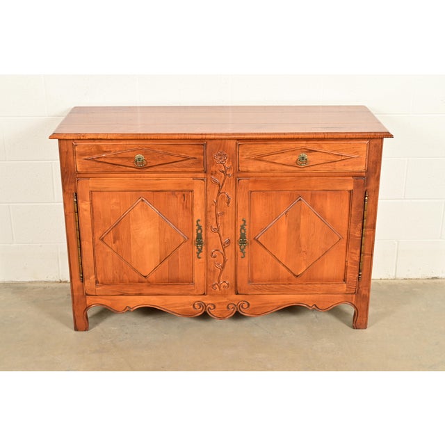 A gorgeous French Provincial Louis XV style sideboard, buffet server, or bar cabinet By Ethan Allen USA, Late 20th Century...