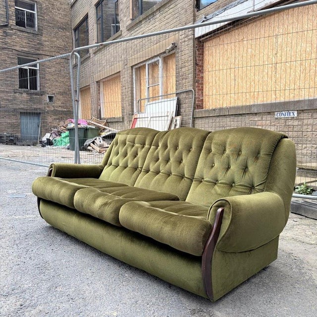 Wood Mid-Century Green Velvet and Wood 3-Seater Sofa, 1960s For Sale - Image 7 of 10