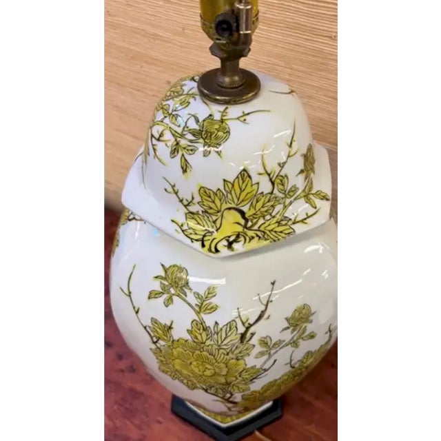 Chinoiserie Mid Century Porcelain Asian Chinoiserie Lamp - Attributed to Marbro Lamp Company, Yellow Imari Pattern For Sale - Image 3 of 8