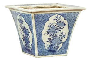 Chinese 19th Century Qing Dynasty Blue and White Planter with Floral Décor
