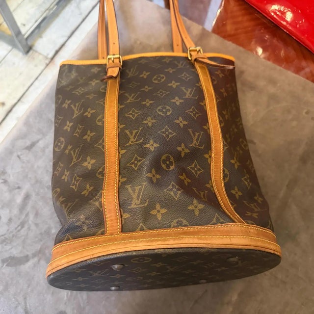 A 2006 Louis Vuitton Monogram Coated Canvas and Leather Bucket Gm Tote Bag For Sale - Image 10 of 14