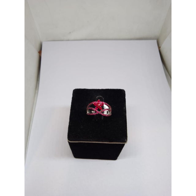Modern Natural 18k Gold Ruby Halo Ring With 0.93ct Ruby For Sale - Image 3 of 8