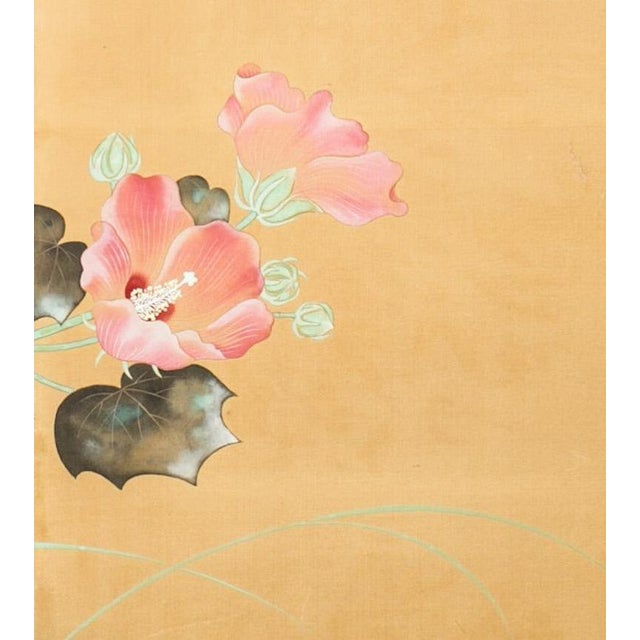Japanese Meiji Two-Panel Screen With Hibiscus Flowers on Gold Silk, Signed Toshiko, C. 1900 For Sale - Image 4 of 5