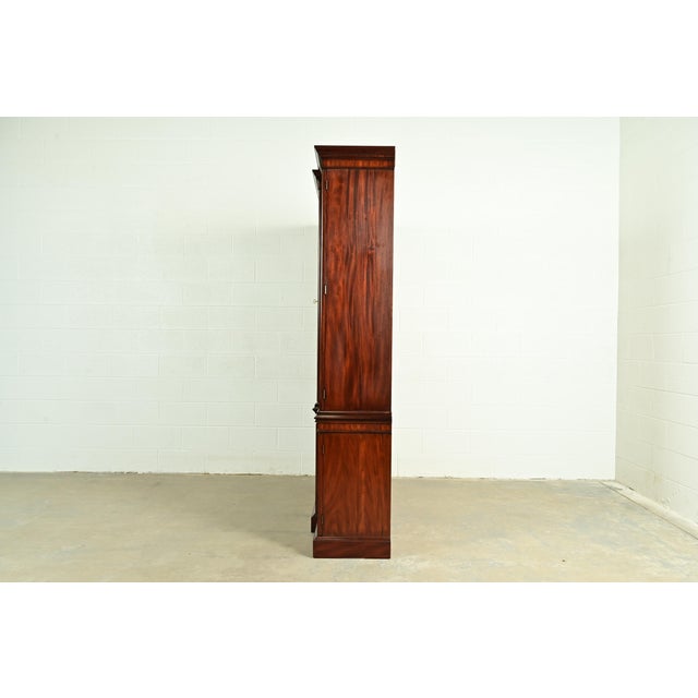 Henkel Harris Georgian Carved Mahogany Lighted Breakfront Bookcase Cabinet For Sale - Image 15 of 18