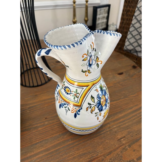 Vintage Spanish Colonial Hand-Painted Faience Pitcher From Talavera For Sale - Image 4 of 6