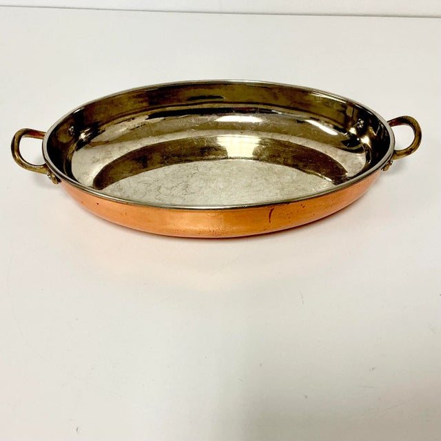 Metal Mid-Century French Style Oval Au Gratin Copper Sauté Pan With Brass Handles, Stainless Steel. For Sale - Image 7 of 9