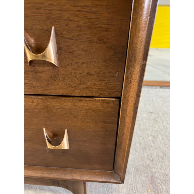 Mid-Century Modern 1950s Broyhill Brasilia 6 Drawer Lowboy Dresser With Mirror For Sale - Image 3 of 11