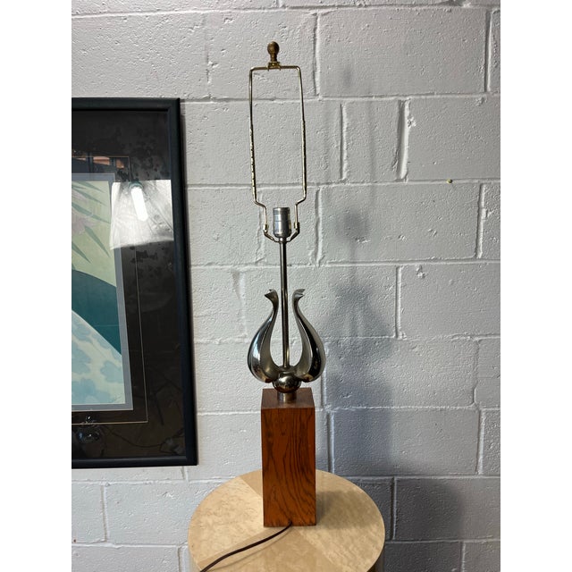 Laurel Lamp Company Mid-Century Modern Sculptural Chrome and Walnut Table Lamp, 1970s For Sale - Image 4 of 9