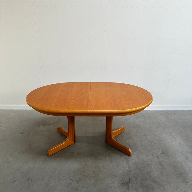 Mid-Century Modern Extendable Dining Table in Oak For Sale - Image 10 of 10