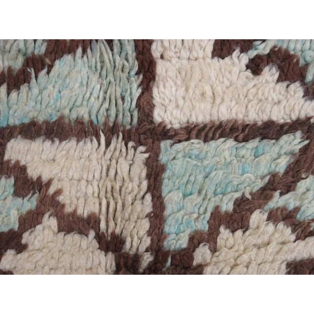 Beige 1960s Vintage Moroccan Boujad Rug - 5′10″ × 10′5″ For Sale - Image 8 of 9