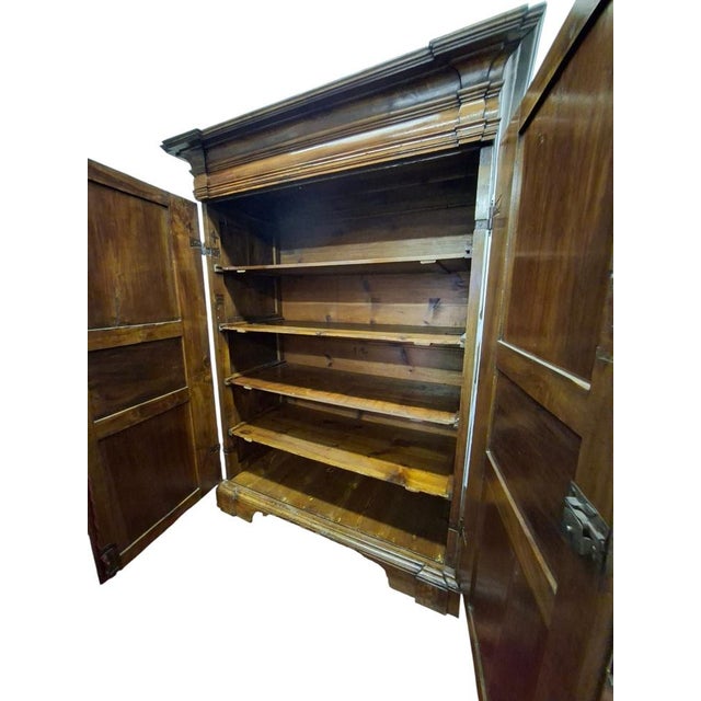 17th Century Late Baroque Genoese Linen Wardrobe in Walnut, 17th Century For Sale - Image 5 of 18