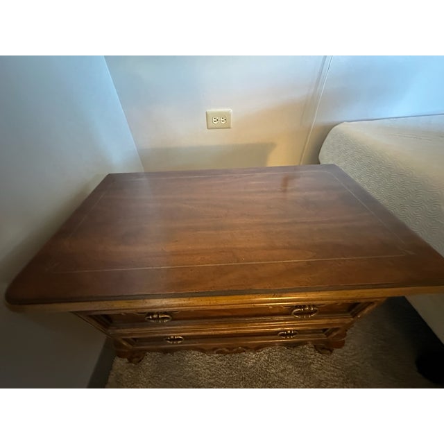 Wood Vintage Drexel Heritage Brittany Collection Louis XV French Provincial Nightstand End Tables (Pair) For Sale - Image 7 of 17