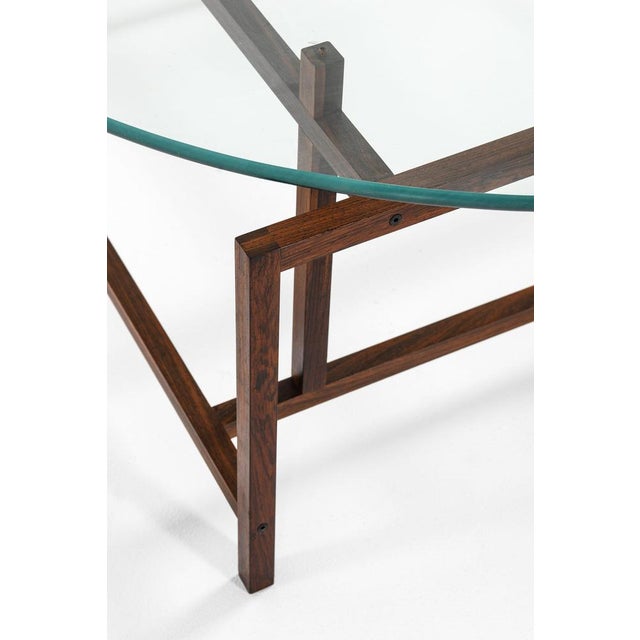 Coffee Table in Rosewood and Glass attributed to Henning Nørgaard, 1960s For Sale - Image 4 of 7