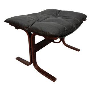 Set of Mid-Century Scandinavian Siesta Lounge Chair and Ottoman in Leather by Ingmar Relling, Norway, 1970s For Sale