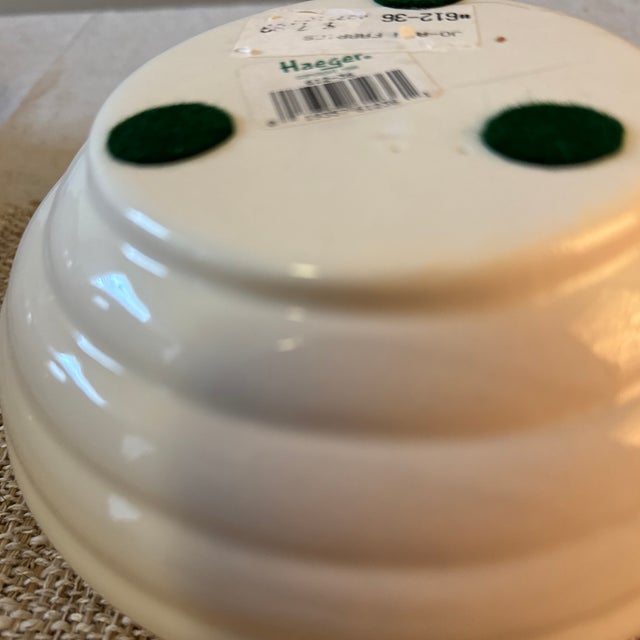 1970s Haeger White Art Deco Vase Short For Sale - Image 5 of 5