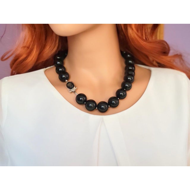 Late 20th Century Vintage 21-Inch Black Obsidian Beaded Necklace With Onyx Cameo Clasp For Sale - Image 5 of 9