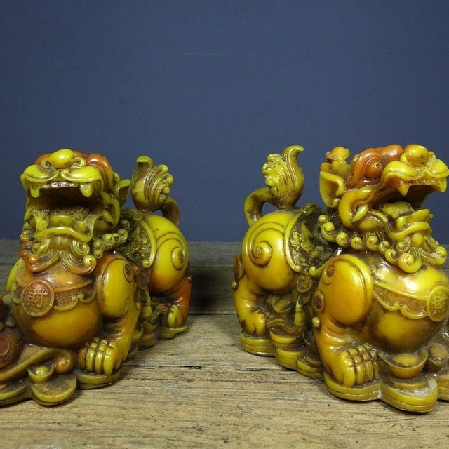 Traditional Pair of Vintage Shoushan Stone Pi Xiu Figures – 5.5" Carved Guardian Beasts For Sale - Image 3 of 9