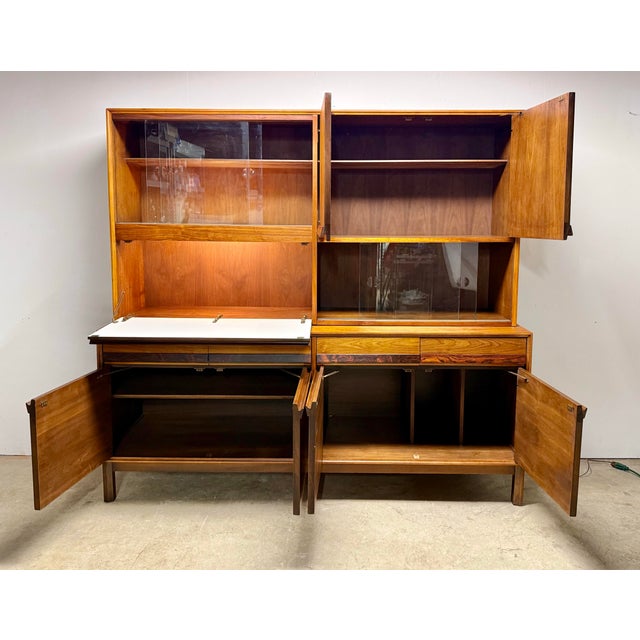Mid Century Modern Walnut & Rosewood Credenza / Hutch by American of Martinsville For Sale In New York - Image 6 of 12