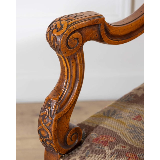 Louis XV Carved Walnut Armchair from Tuscany, 18th Century For Sale - Image 4 of 18