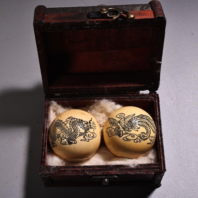 Late 19th Century Carved Dragon and Phoenix Baoding Balls With Wooden Box For Sale - Image 5 of 8